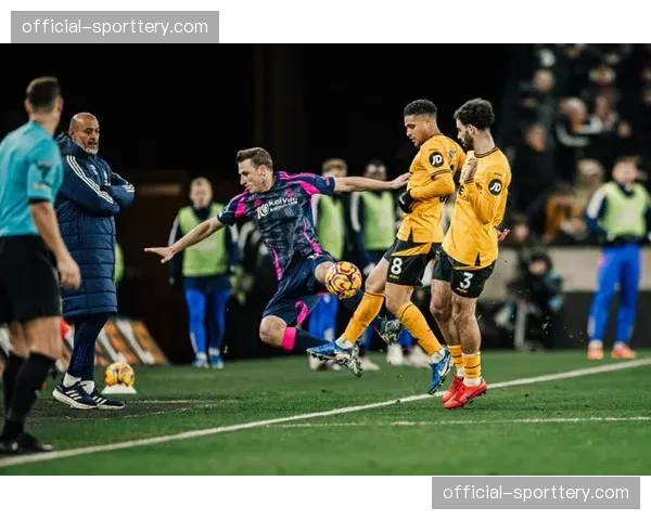 诺丁汉森林2比1击败副班长狼队 保级路上关键三分 诺丁汉森林2比1击败副班长狼队 保级路上关键三分