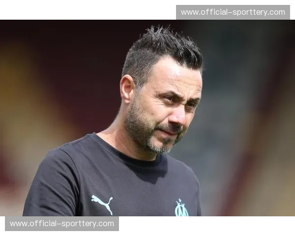 马赛主帅的临场调整受好评 三中卫与四后卫切换自如